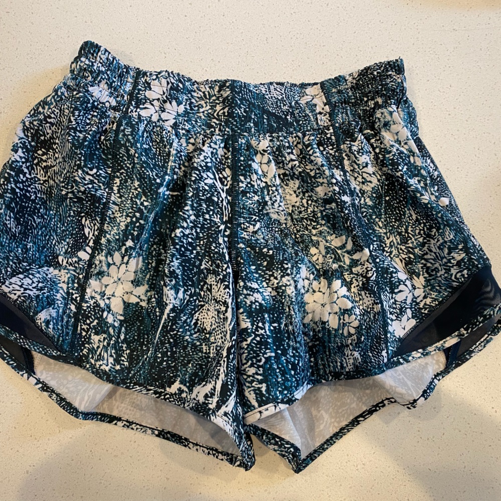 Lululemon Hotty hot low rise Sz 6 long